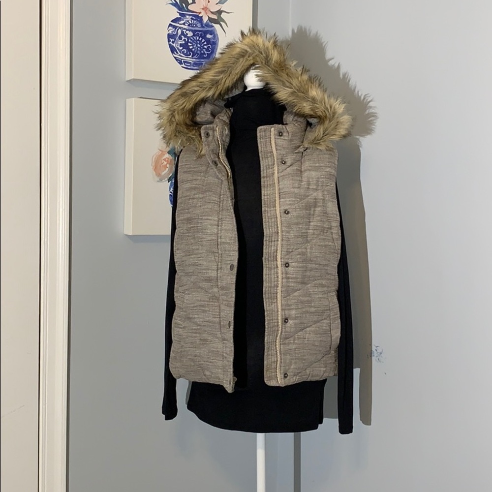 GAP quilted puffy vest with removable fur hood